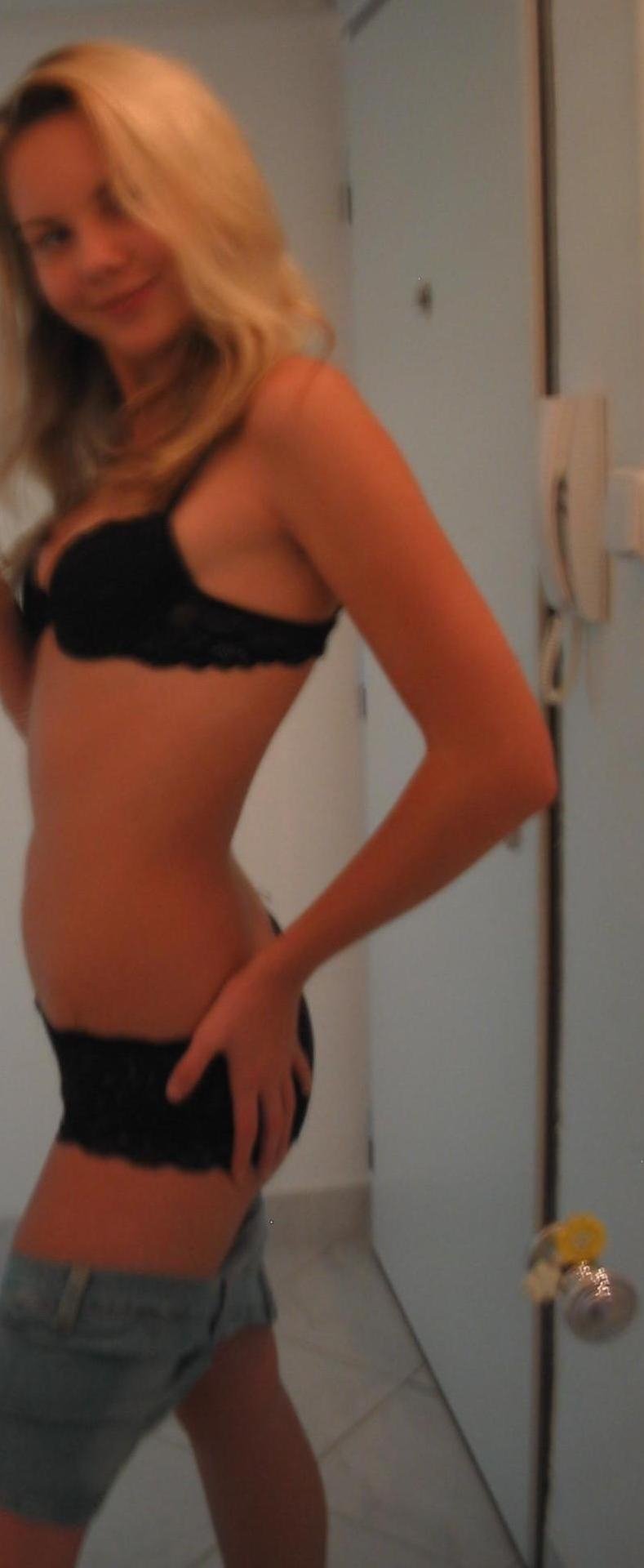 LangfeuchtBlond aus Zürich,Schweiz